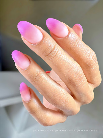 Rosi Nails Studio | Salón de Manicura y Uñas en Pamplona / 