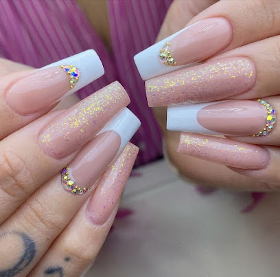 Dvine Nails Costa Brava | Salón de Manicura y Uñas en Torroella de Montgrí / 