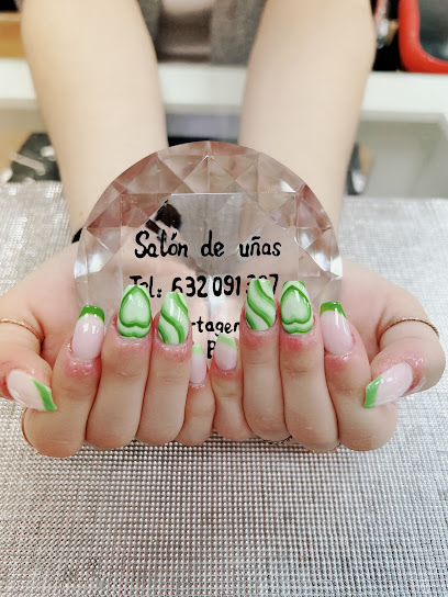 Luna | Salón de Uñas | Salón de Uñas y Manicura en Barcelona