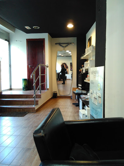 Bustos | Peluquería en Santander / 
