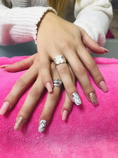 Sara Nails | Salón de Manicura y Uñas en El Casar / 