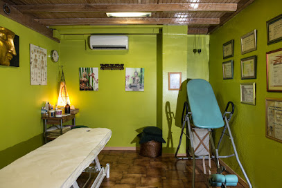 Ahimsa Masajes y Belleza | Peluquería en Valladolid / 