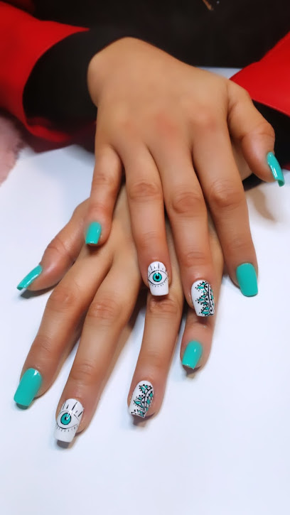 NadyaNailugo | Salón de Manicura y Uñas en Lugo / 