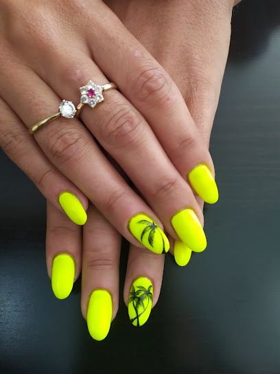 SOLyMAS | Salón de Manicura y Uñas en Utebo / 