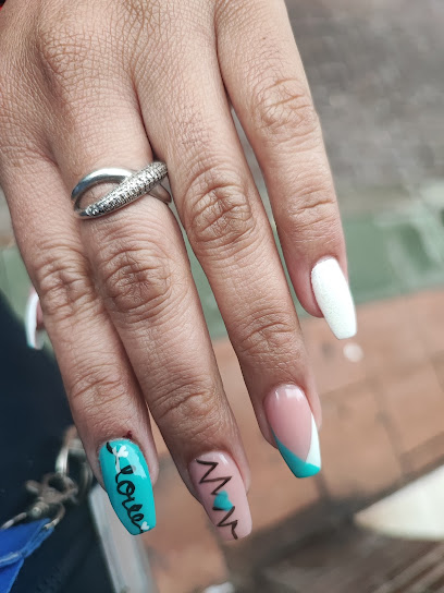 Lili Uñas tao | Salón de Manicura y Uñas en Alcobendas / 