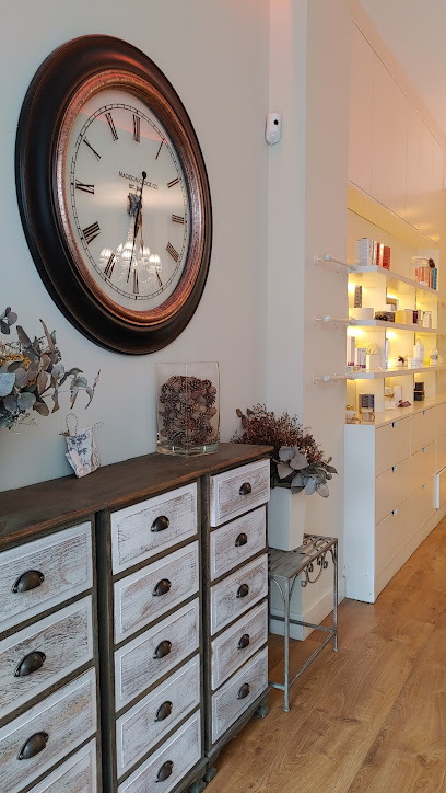 Mom Salón S.C. | Peluquería en Vitoria-Gasteiz / 