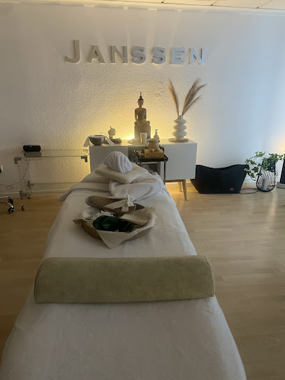 Miranda Beauty Touch Studio | Peluquería en Gandia / 