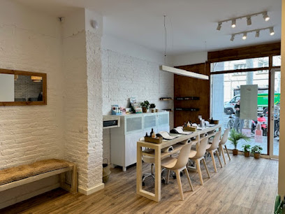 LuxyNails & Beauty Bar | Europa | Salón de Uñas y Manicura en Barcelona