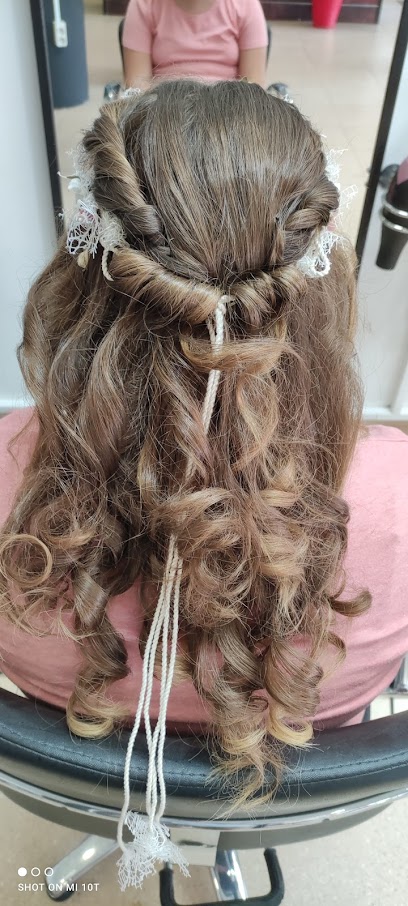 9 LOOK | Peluqueria en Solsona / Lleida