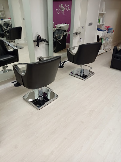 Pelos peluquería y estetica | Peluqueria en Jaén / Jaén