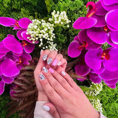 FanFan Nail | Salón de Manicura y Uñas en Girona / 
