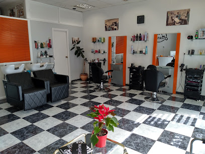 Bertos Peluqueros by Benjamin Bertos y Irene Mendoza | Peluqueria en Granada / Granada