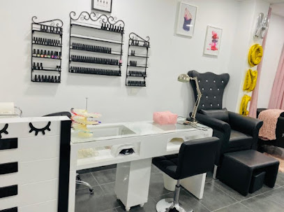 Lili | Lashes and Nails | Salón de Manicura y Uñas en Gandía / 