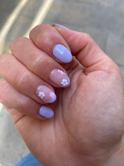 Hello Nails | Ciutat Vella | Salón de Manicura y Uñas en Barcelona / 