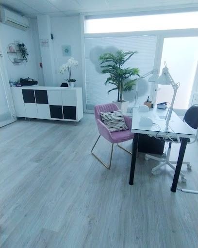 Cos 10 | Salón de Manicura y Uñas en Olesa de Montserrat / 