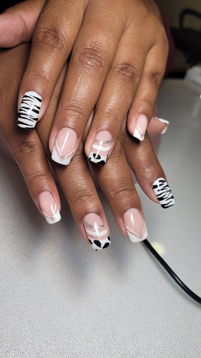 AURA | Salón de Belleza | Salón de Manicura y Uñas en Tudela / 