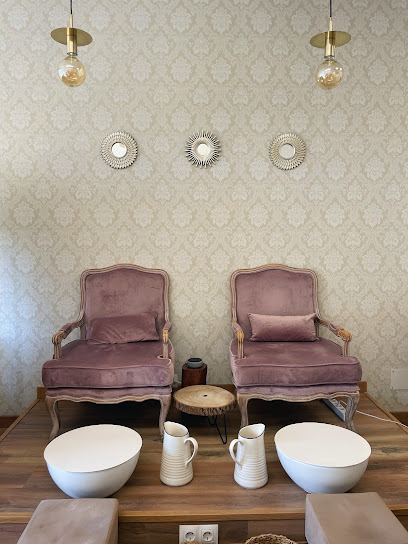 Monneta Salón de Uñas | Salón de Uñas y Manicura en Teo