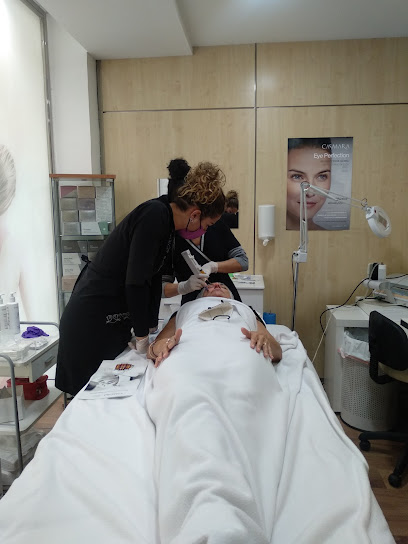 Alicia Butron Beauty Lab | Peluquería en Granada / 