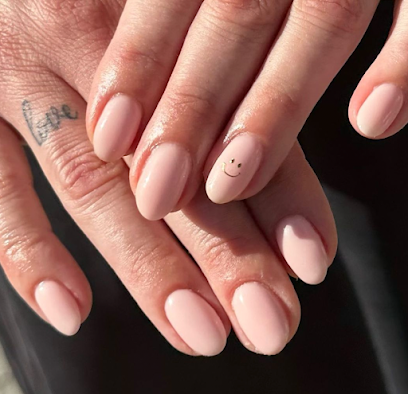 Glow by Nadie | Salón de Uñas y Manicura en Santa Eulalia del Río