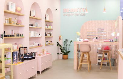 MANUIA Clínica Estética | Peluquería en Badalona / 
