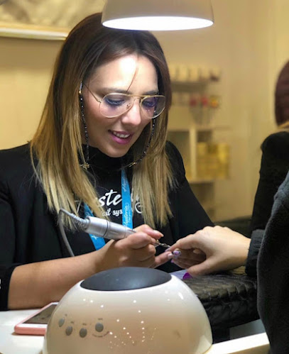 Ungles Cuques | Salón de Manicura y Uñas en Valencia / 