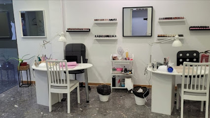 LisNails Salón | Salón de Manicura y Uñas en Cerdanyola del Vallès / 