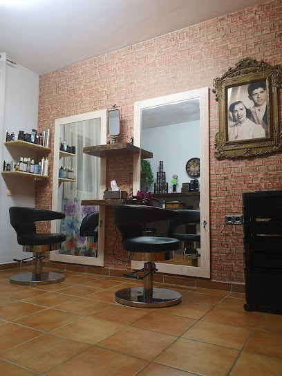 A l’Inrevés Estilistes | Peluqueria en Vilafranca del Penedès / Barcelona