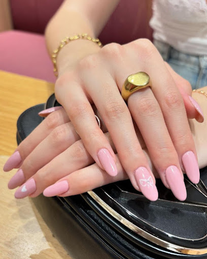 D-Uñas Nails & Beauty | Garbera | Salón de Uñas y Manicura en San Sebastián