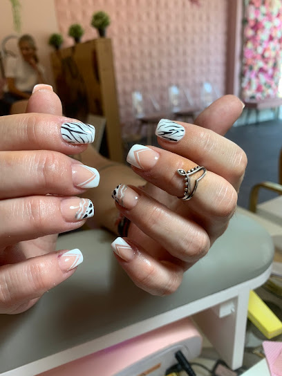 Las Bellas de Esther | Salón de Uñas y Manicura en Pamplona