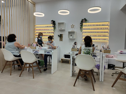 Miss Beauty | CC Parque Albufera | Salón de Manicura y Uñas en Valencia / 