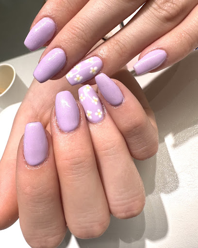 Deluxe | Belleza y Uñas | Salón de Manicura y Uñas en Madrid / 