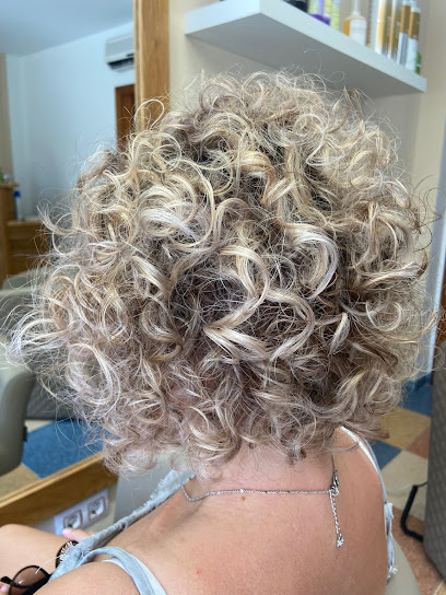 AINHOA CON H | Peluqueria en Albalate de Cinca / Huesca