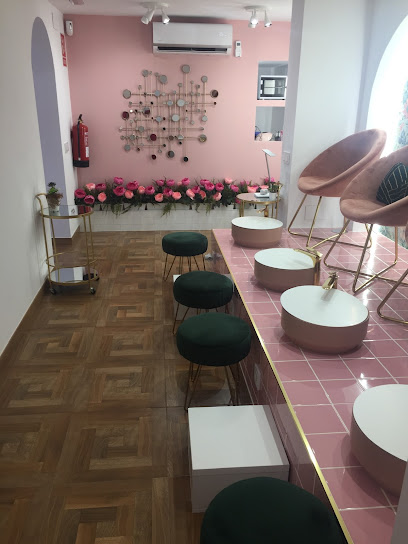 LA MAIN EST BELLE | Salón de Manicura y Uñas en Illescas / 