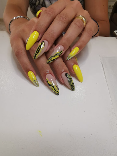 Renacer | Salón de Manicura y Uñas en Villarreal / 