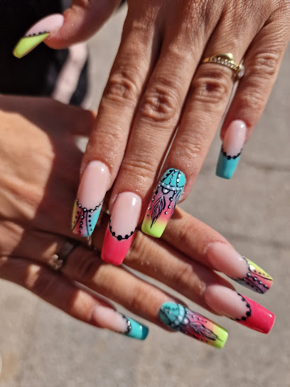 Amparo Gutierrez Nails & Beauty | Salón de Manicura y Uñas en Port de Sagunt / 