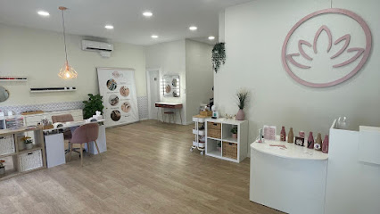 Be You Beauty & Nails | Salón de Manicura y Uñas en Barcelona / 