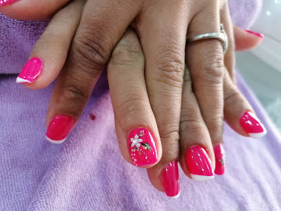 ShuNails | Salón de Manicura y Uñas en Pamplona / 