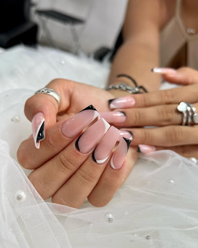 Miel Nails | Salón de Manicura y Uñas en Sabadell / 