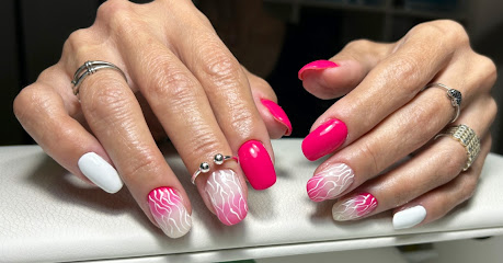 LES UNGLES | Salón de Manicura y Uñas en Tarragona / 