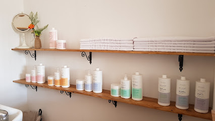 ANA CUSCOLL | Peluqueria en Font Del Bosc / Barcelona