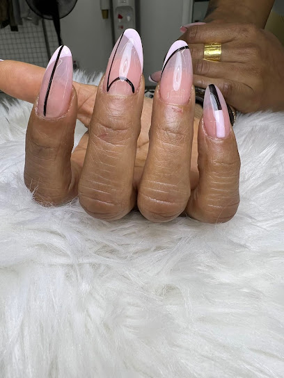 SKY Nails | Salón de Manicura y Uñas en Cambrils / 