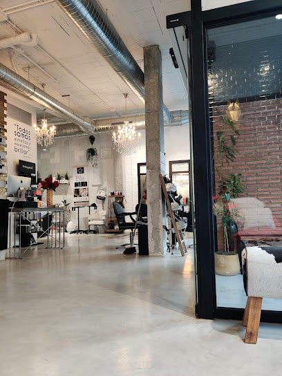 Hollywood Hair & Tatto | Peluquería en Alhaurín de la Torre / Málaga