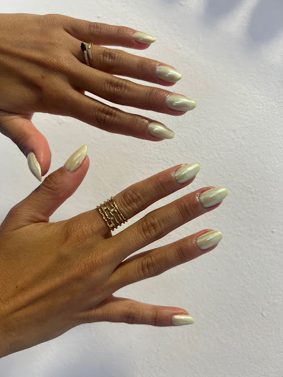 Nailsnhoa Beauty | Salón de Manicura y Uñas en Barcelona / 