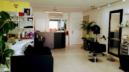 Perruqueria i Estètica 1n Look 9 | Peluquería en Escala / Girona