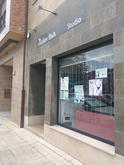 FASHION Nails STUDIO | Salón de Manicura y Uñas en Villaviciosa / 