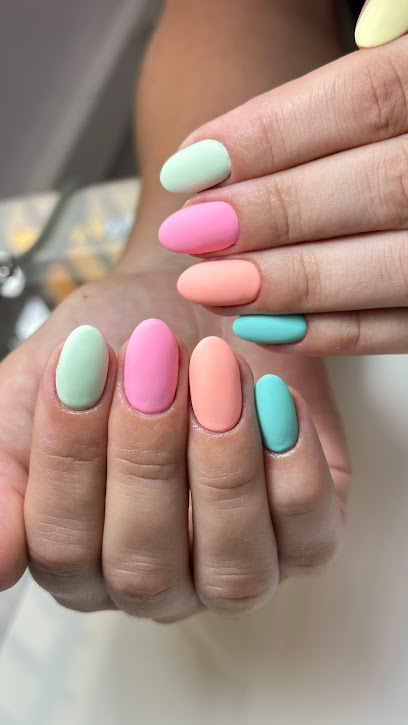 Dvine Nails | Salón de Uñas y Manicura en Gavà