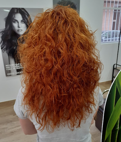 Estilista silvia gil | Peluquería en Tabernes Blanques / Valencia