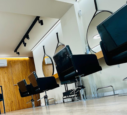 LIS PERRUQUERS VILADECANS | Peluqueria en Viladecans / Barcelona