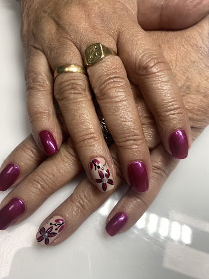 Pinceladas | Centro de Manicura | Salón de Manicura y Uñas en Salamanca / 