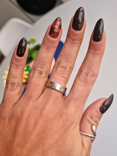 Hello Nails | Filadors | Salón de Manicura y Uñas en Sabadell / 